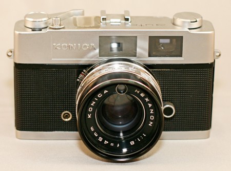 Front view of Konica Auto S2